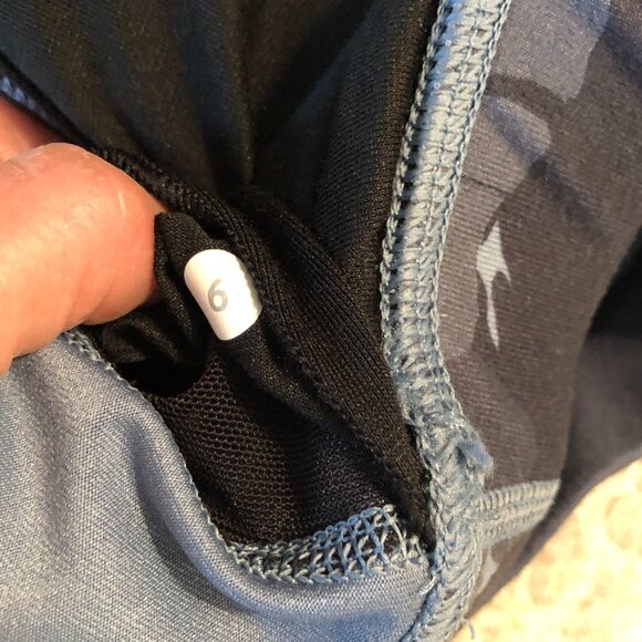 LULULEMON Black Gray Camo Flow Y Mesh Panel Razor Back Sports Bra Size 6 - Picture 15 of 16